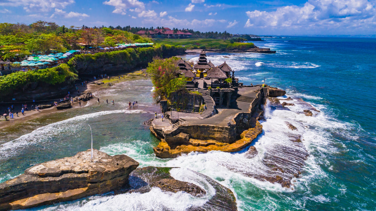 Tanah Lot sziklateplom