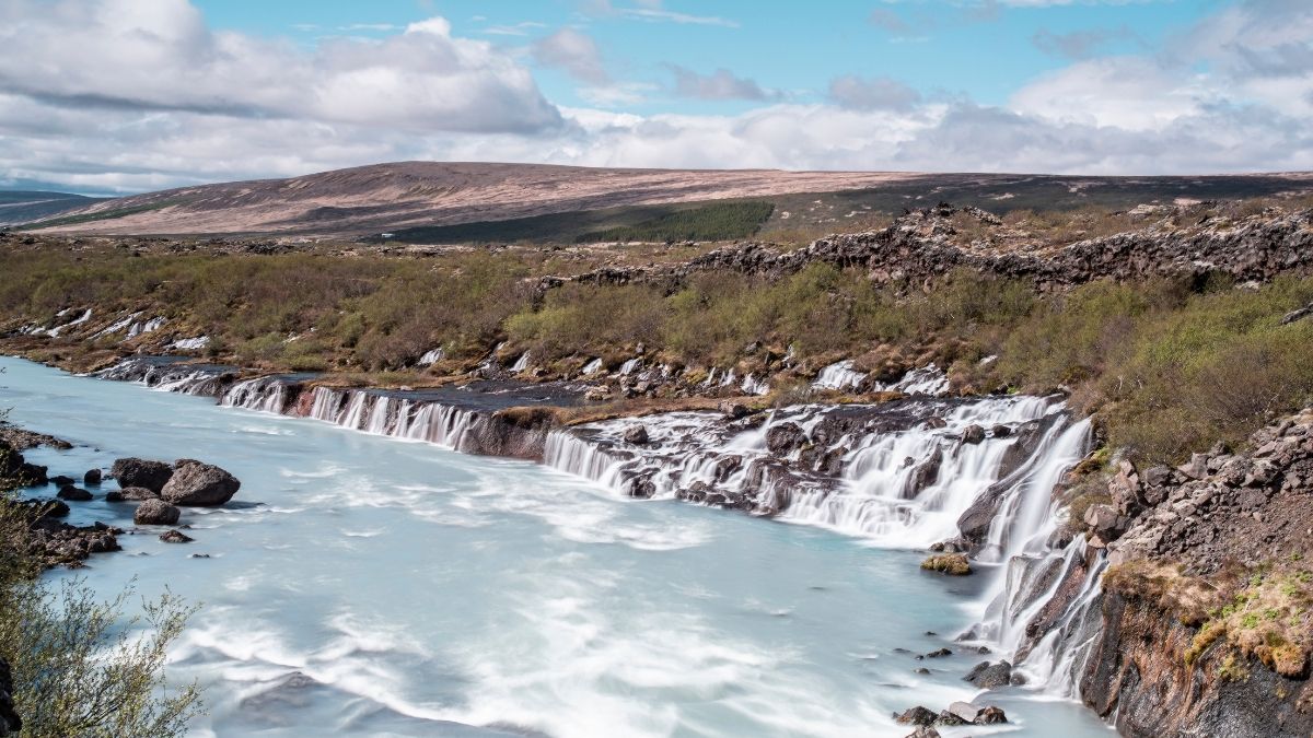 Hraunfossar vízesés