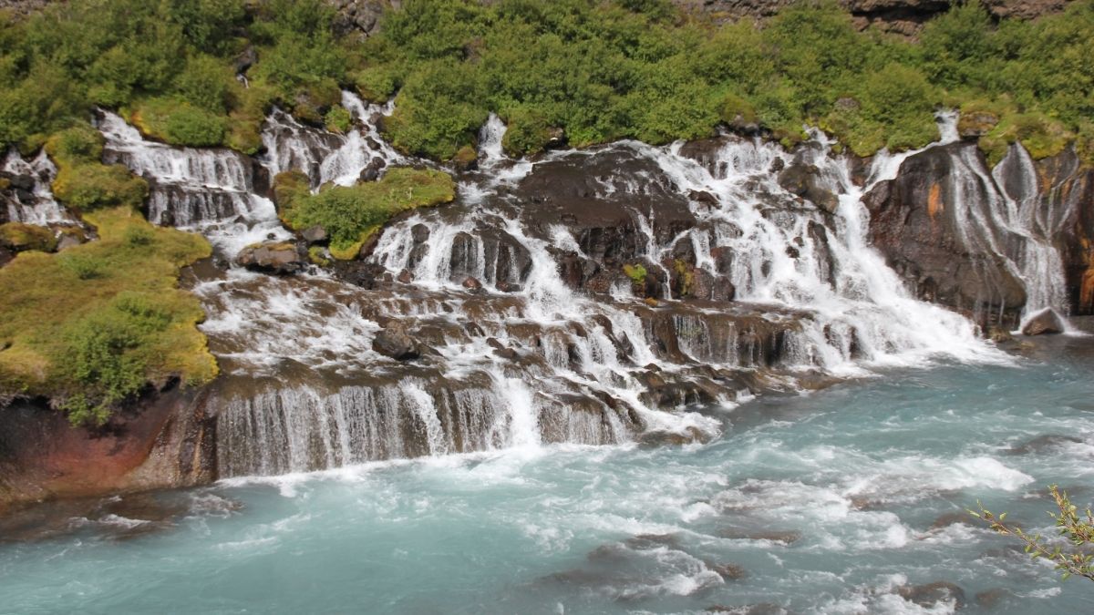 Hraunfossar vízesés