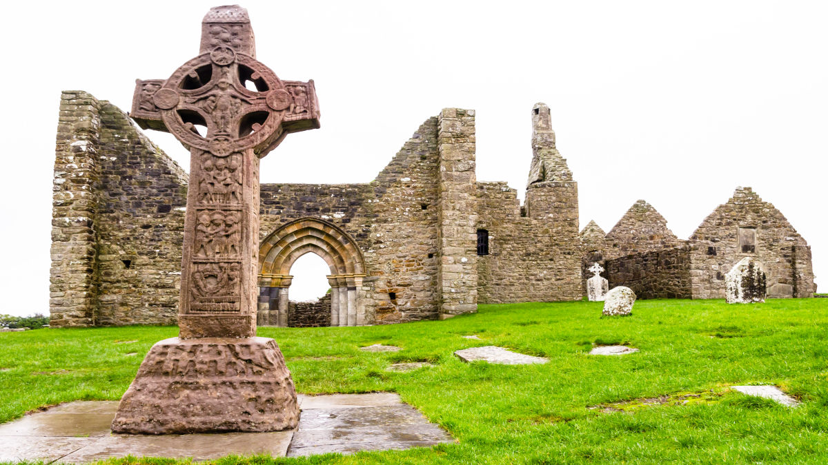 Clonmacnoise-i monostor romjai